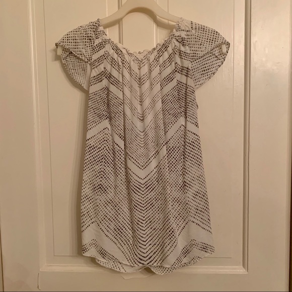 Flowy, cap sleeve top with bow - Picture 2 of 4